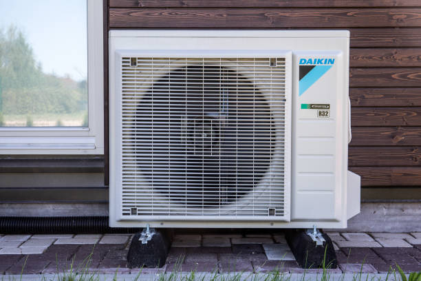 unidad exterior Daikin mejor marca aire acondicionado instalada en fachada